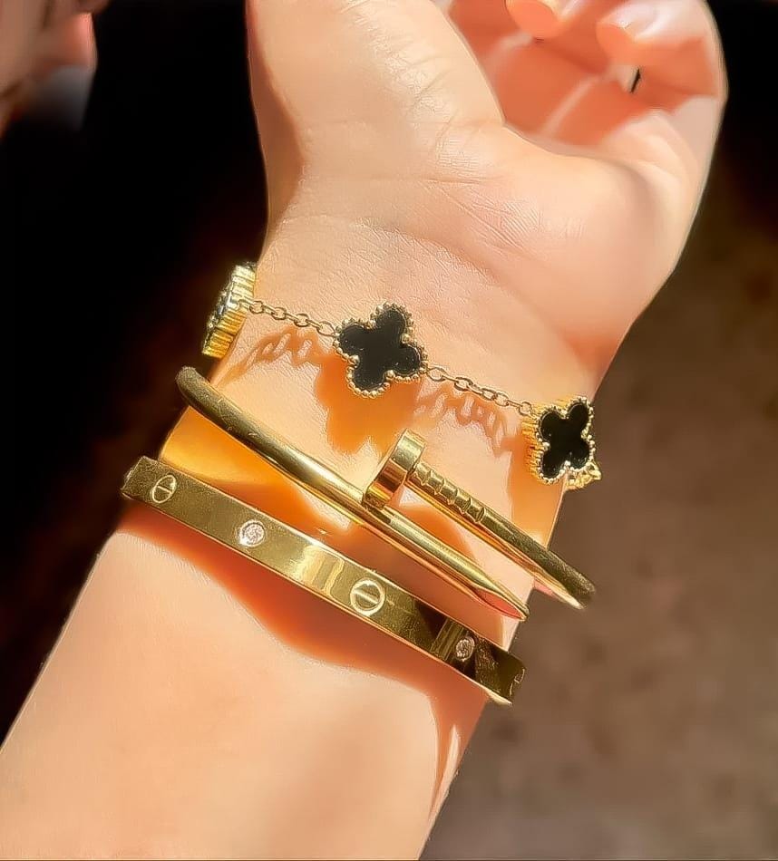 3-Piece Stainless Steel Luxury Bangle Set for Women | 18K Gold-Plated Stackable Nail, Screw, & Black Clover Link Chain Bracelet Combo | Elegant Non-Tarnish Jewelry